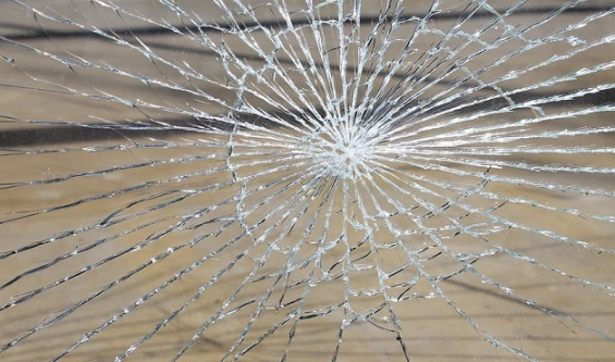 broken glass dream meaning