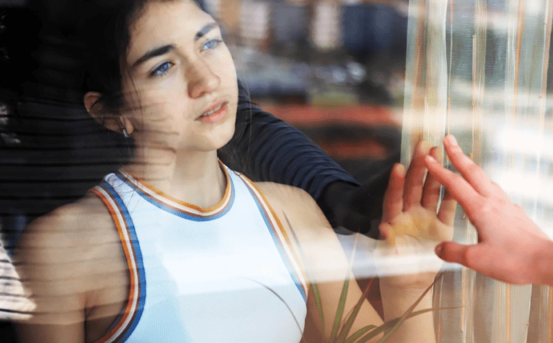 Dream About an Old Friend: Hidden Meanings & What to Do Next
