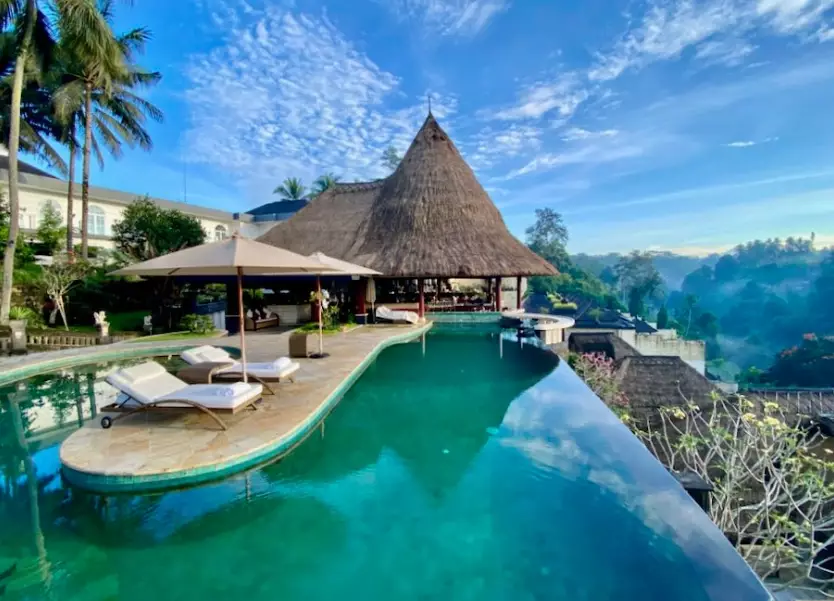 what does dreaming of a hotel mean