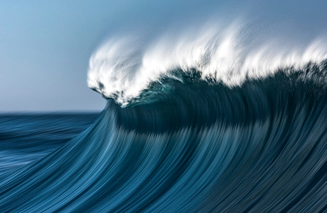 Huge Waves Dream Meaning: Unpacking the Emotional Storm
